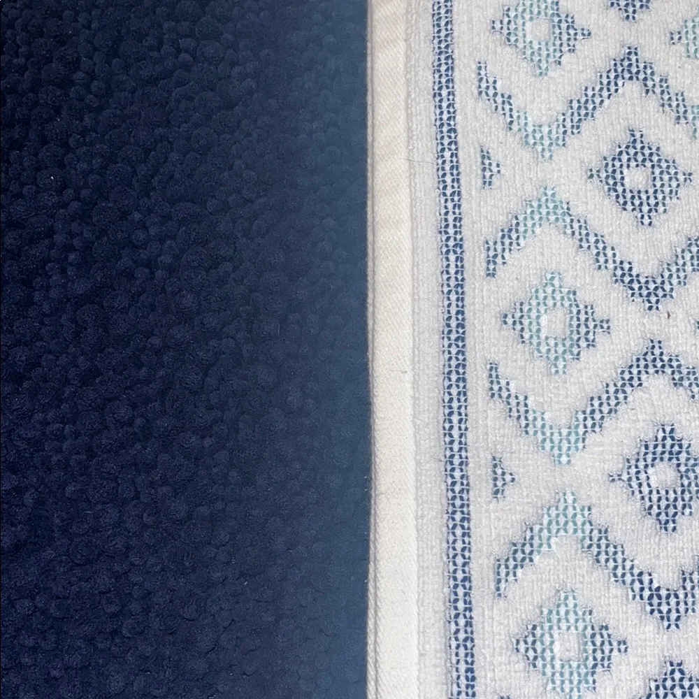 ⭐️🌴 Beau Monde Geometric Patterned Blue & White Towels w/Matching Bath Rug